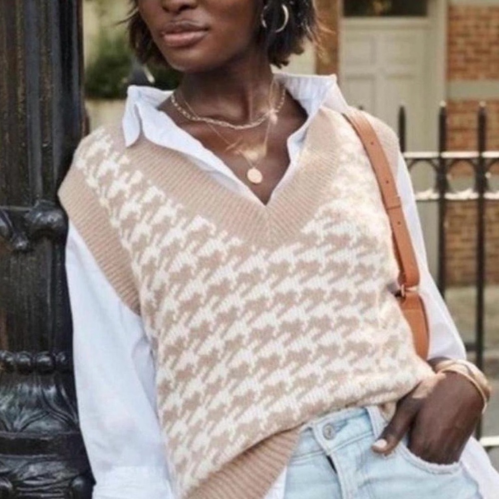 Abercrombie & Fitch Beige Houndstooth Oversized V-Neck Sweater Vest